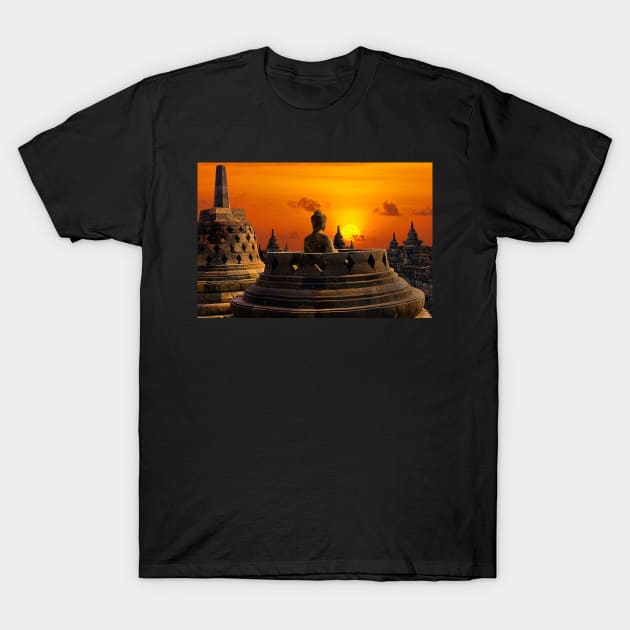 Sunrise Borobudur. T-Shirt by bulljup